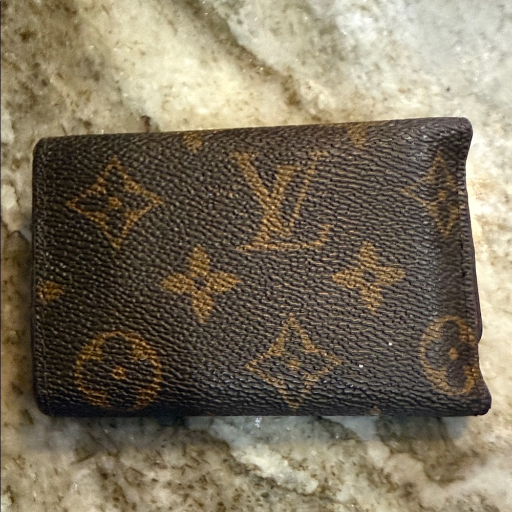 Louis Vuitton Classic Monogram Key Holder - Picture 10 of 12